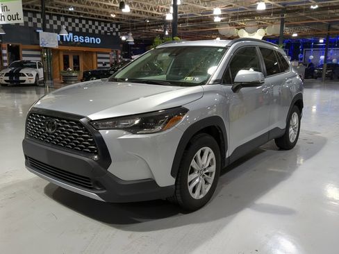 Used 2022 Toyota Corolla Cross LE image 1