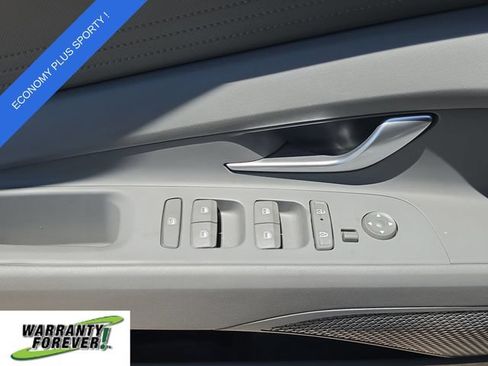 Used 2024 Hyundai Elantra SEL FWD image 15