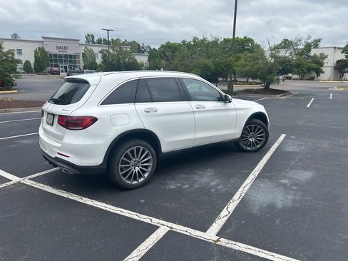 Used 2021 Mercedes-Benz GLC 300 4MATIC image 2