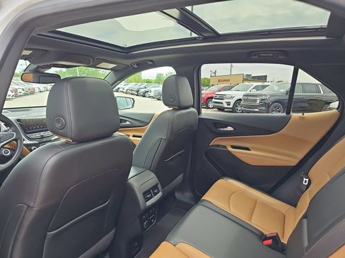 Used 2018 Chevrolet Equinox Premier FWD image 22