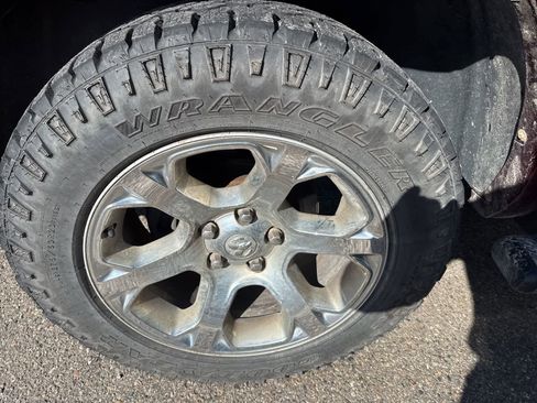 Used 2016 RAM 1500 Laramie w/ Convenience Group image 8