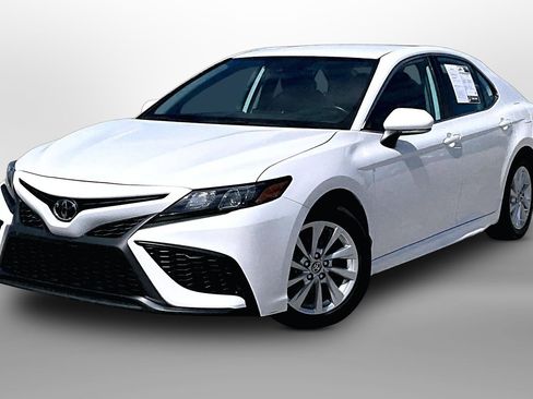 Used 2023 Toyota Camry SE image 13