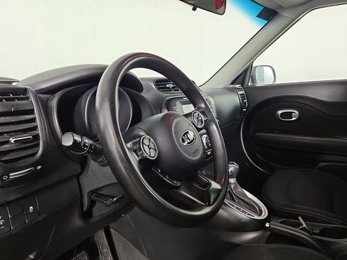 Used 2018 Kia Soul + image 14