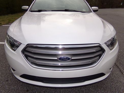 Used 2016 Ford Taurus SEL image 3