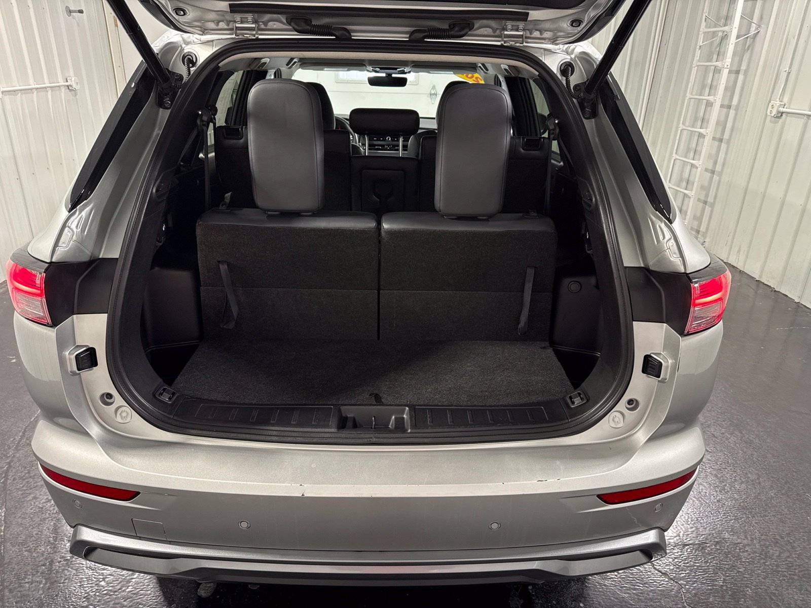 Used 2025 Mitsubishi Outlander SE AWD/4WD image 47