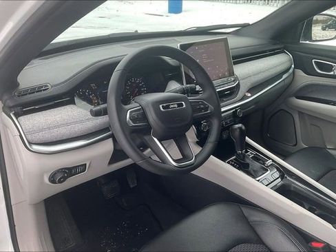 Used 2024 Jeep Compass Latitude image 14