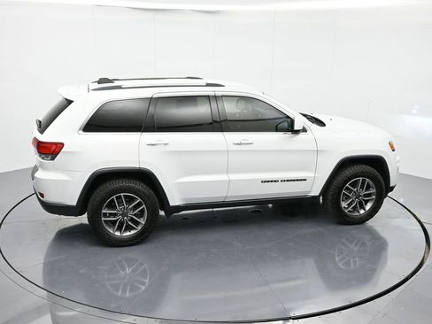 Used 2020 Jeep Grand Cherokee Laredo w/ Laredo X Package image 32