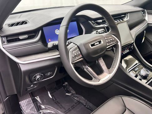 New 2025 Jeep Grand Cherokee L Limited w/ Black Appearance Package image 12