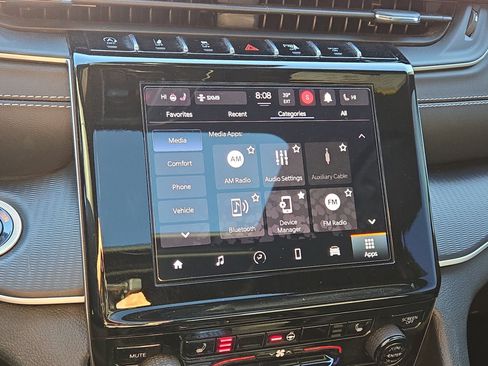 Used 2025 Jeep Grand Cherokee Altitude image 19