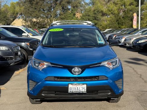 Used 2016 Toyota RAV4 LE AWD/4WD image 2