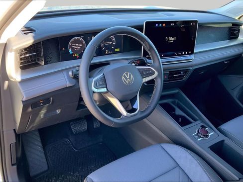 New 2026 Volkswagen Tiguan SE AWD/4WD image 8