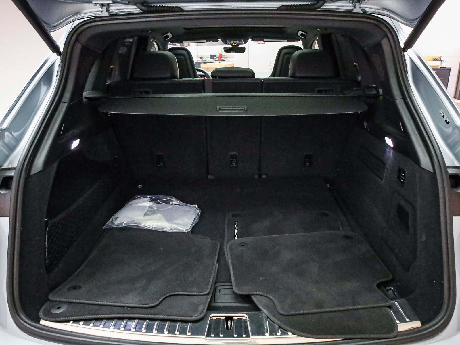 Certified 2025 Porsche Cayenne S AWD/4WD image 30