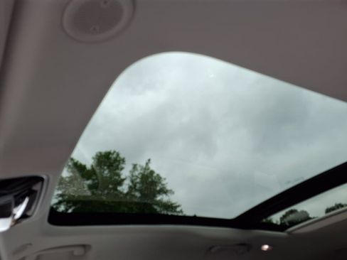 Certified 2025 Land Rover Range Rover Velar S image 18