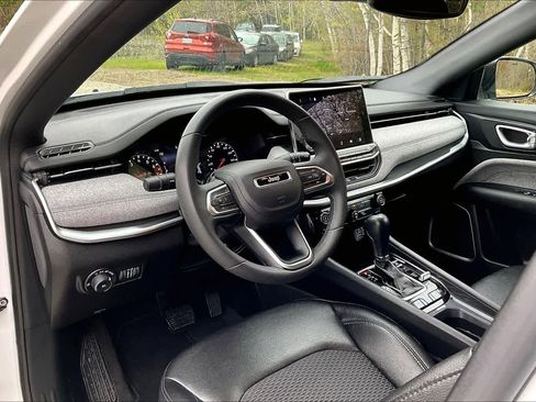 Used 2024 Jeep Compass Latitude AWD/4WD image 18