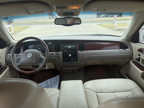 Used 2003 Lincoln Town Car Cartier RWD image 18