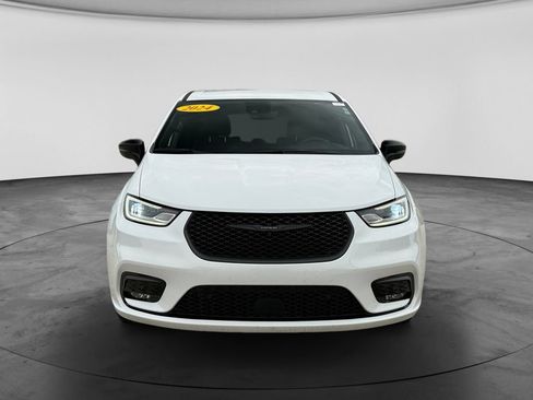 Used 2024 Chrysler Pacifica Limited FWD image 2