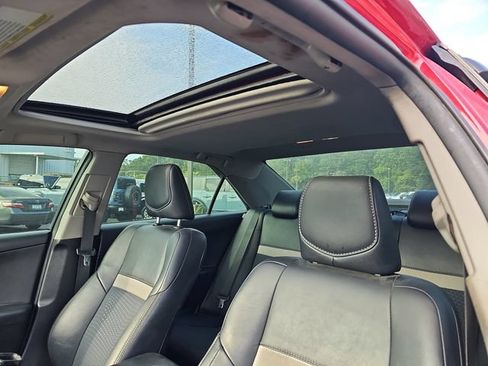 Used 2014 Toyota Camry SE w/ Moonroof Package FWD image 12