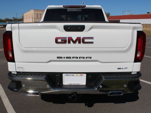 New 2026 GMC Sierra 1500 SLT image 9