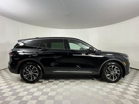 Used 2025 Lincoln Nautilus Premier image 5