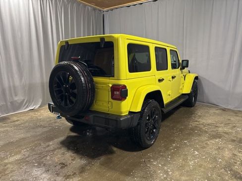 Used 2023 Jeep Wrangler Unlimited Sahara w/ Cold Weather Group image 19