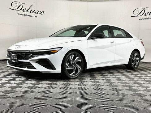 Used 2025 Hyundai Elantra Sport FWD image 3