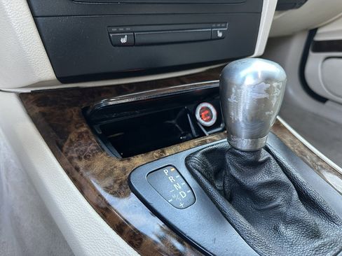 Used 2009 BMW 335i Convertible w/ Premium Pkg image 33