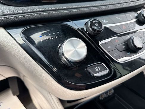 Used 2023 Chrysler Pacifica Limited image 20