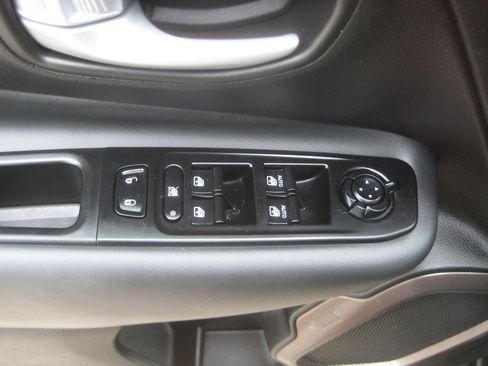 Used 2023 Jeep Renegade Latitude image 15