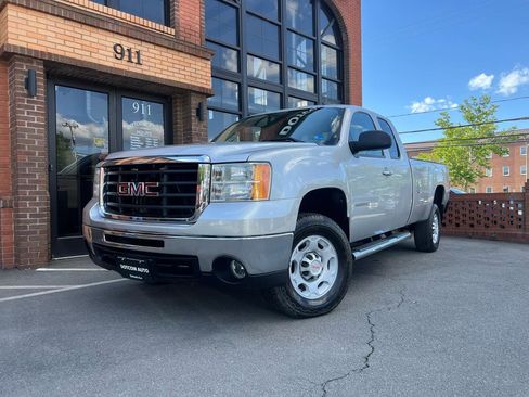 Used 2010 GMC Sierra 2500 SLE AWD/4WD image 2