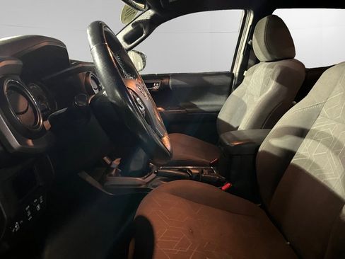 Used 2017 Toyota Tacoma TRD Sport image 23