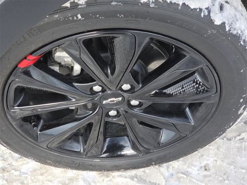 Used 2023 Chevrolet Bolt EUV LT w/ Redline Edition image 9