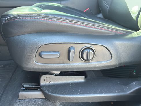 Used 2023 Chevrolet Traverse RS FWD image 14