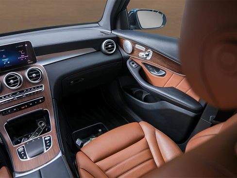 Used 2020 Mercedes-Benz GLC 43 AMG 4MATIC image 29