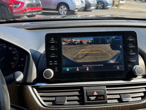 Used 2018 Honda Accord EX image 12