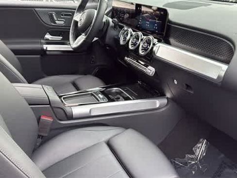 Used 2025 Mercedes-Benz GLB 250 4MATIC image 36