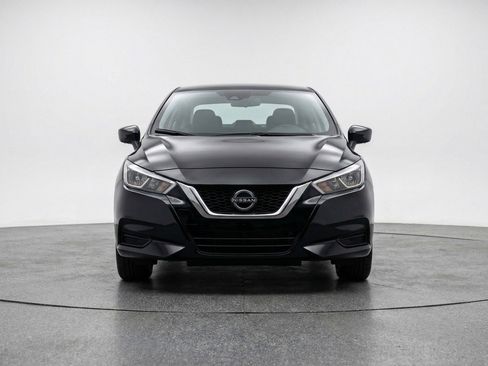 Used 2025 Nissan Versa SV FWD image 2