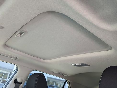 Used 2023 Hyundai Venue SEL image 19