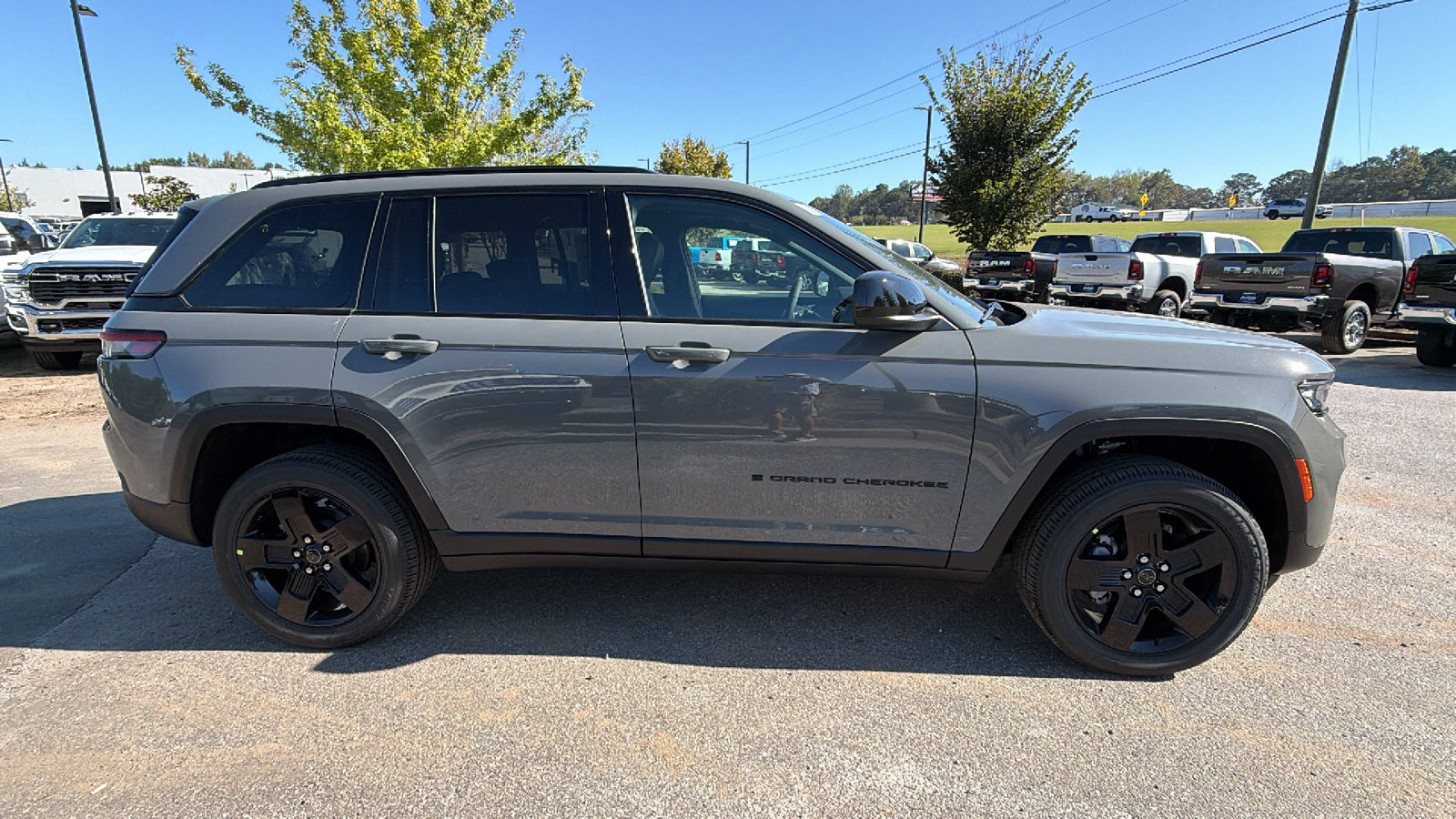 New 2027 Jeep Grand Cherokee Laredo X AWD/4WD image 7