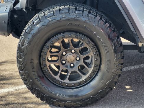 Used 2022 Jeep Wrangler Unlimited Rubicon w/ Xtreme Recon 35" Tire Package image 8