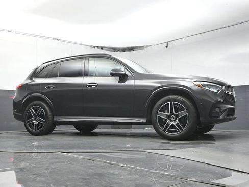Used 2025 Mercedes-Benz GLC 300 w/ AMG Line image 34