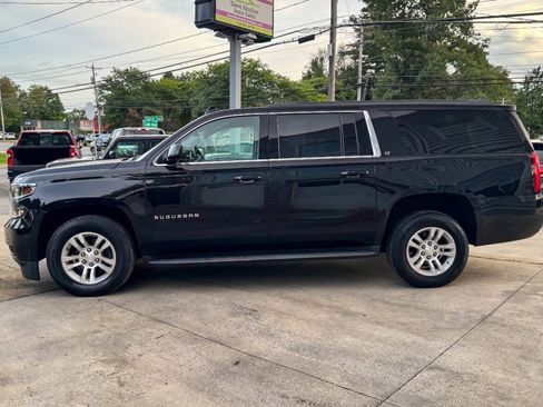 Used 2018 Chevrolet Suburban LT AWD/4WD image 6