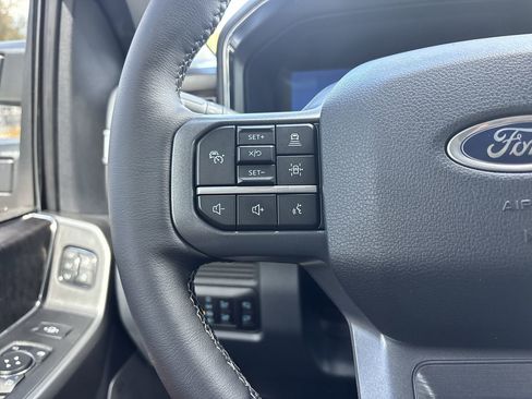 Used 2026 Ford F250 Lariat w/ Black Appearance Package image 27