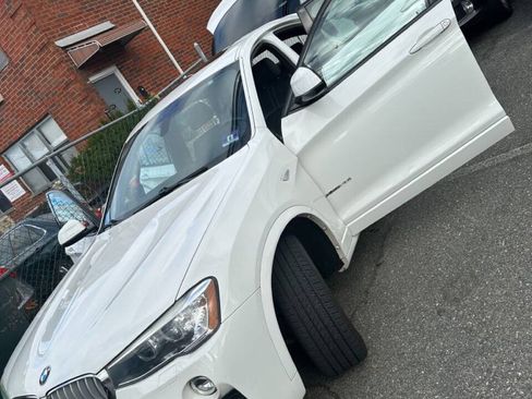 Used 2016 BMW X4 xDrive28i w/ Technology Package AWD/4WD image 3
