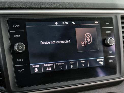 Used 2020 Volkswagen Atlas Cross Sport SE w/ Panoramic Sunroof Package FWD image 25