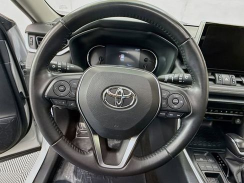 Used 2023 Toyota RAV4 XLE Premium image 11