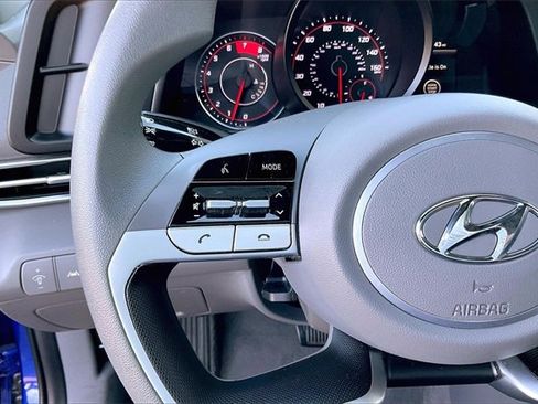 Used 2023 Hyundai Elantra SEL image 18