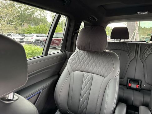 Used 2023 BMW X7 xDrive40i w/ M Sport Package AWD/4WD image 17