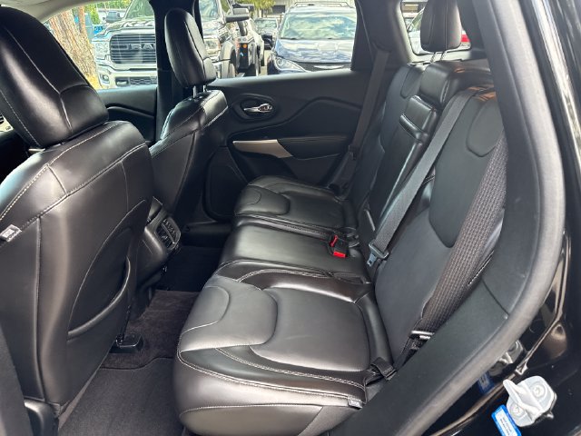 Used 2018 Jeep Cherokee Limited AWD/4WD image 17