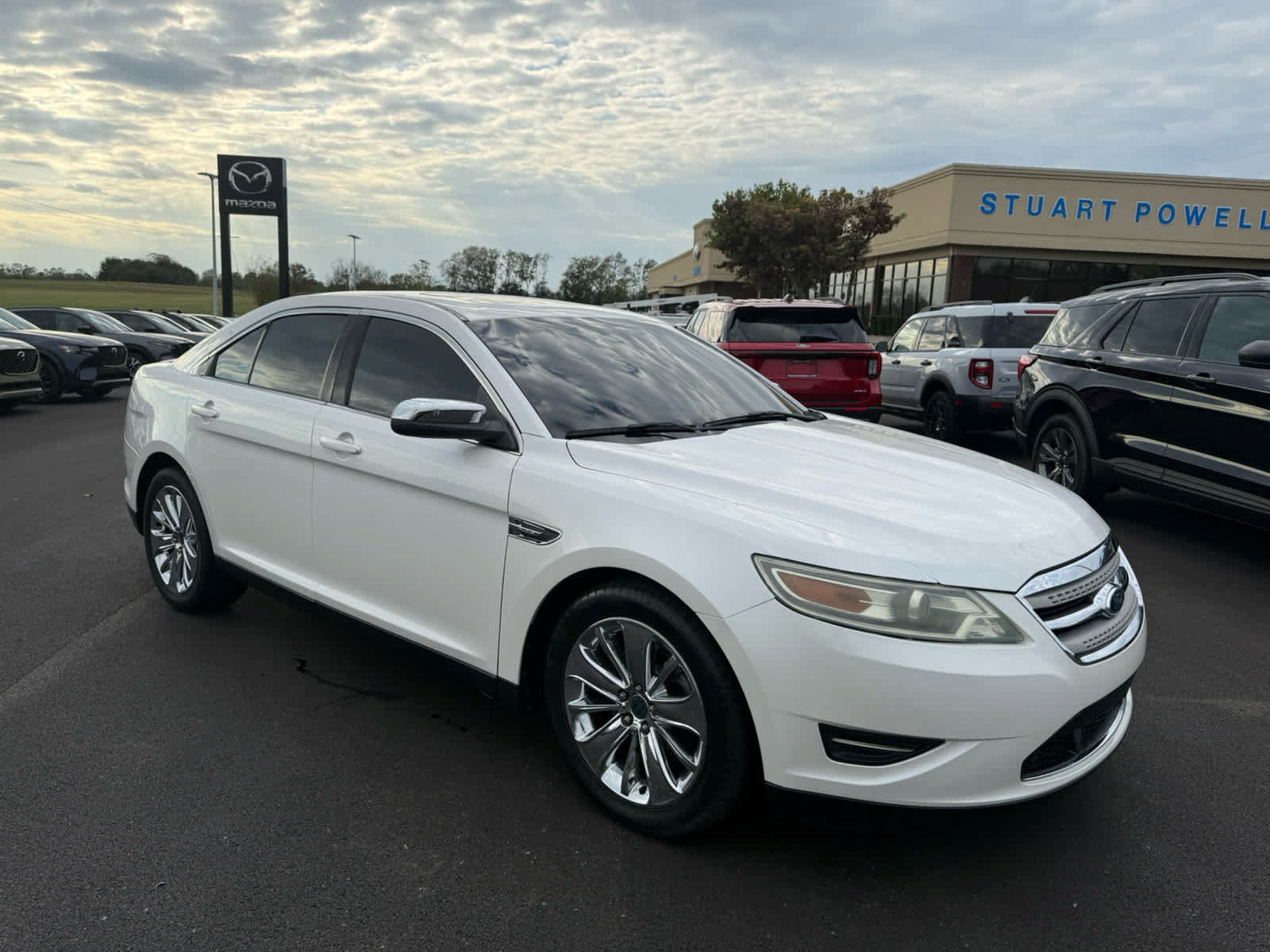 Used 2010 Ford Taurus Limited FWD image 1