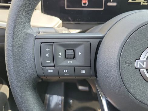 New 2025 Nissan Kicks S image 5